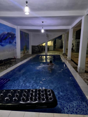 Complexe M Appartement meuble 3 chambres , 2 salles de bains une cuisine